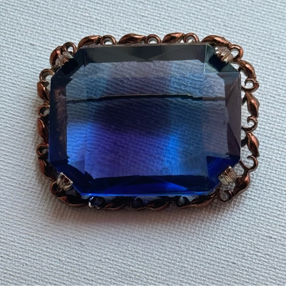 Vintage Sapphire Blue Faceted Glass Brooch - Picture 8 of 14